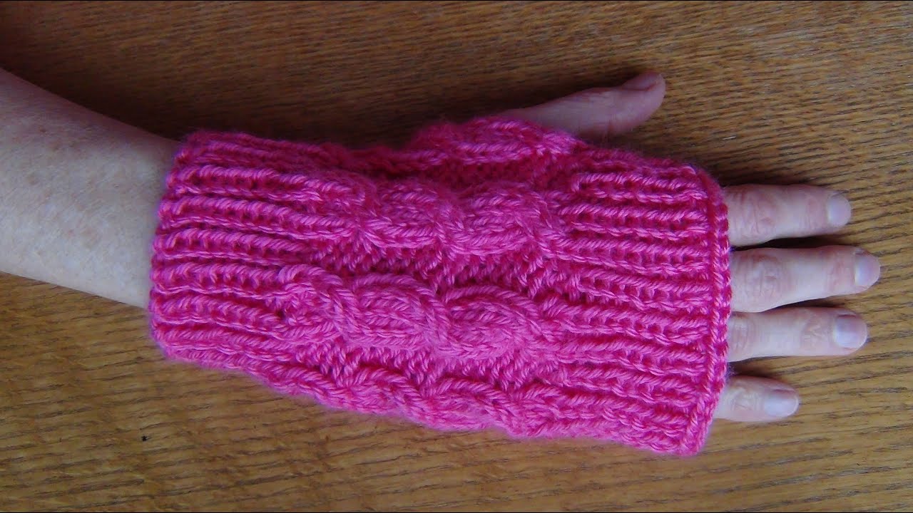 How to knit fingerless gloves for beginners - Really easy pattern you can  knit flat 