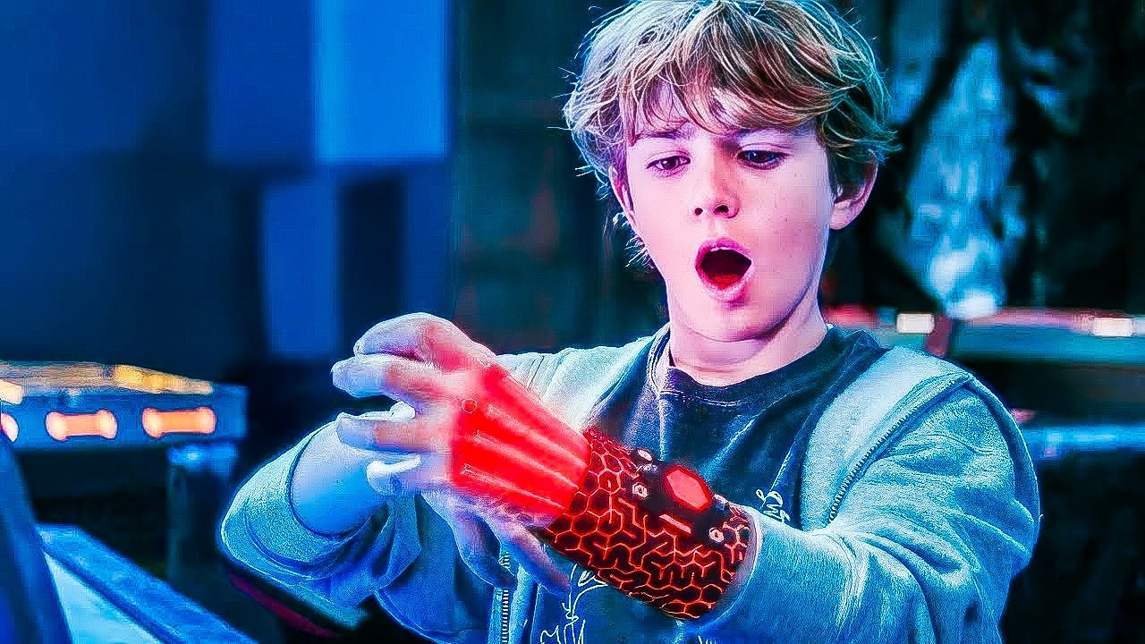 عثر على درع فضائي وتحول إلى بطل خارق لإنقاذ العالم.