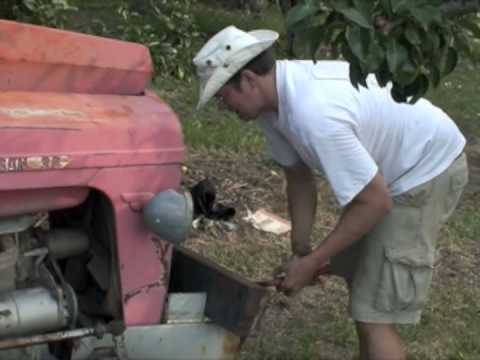 richard resurrects the MF35 tractor