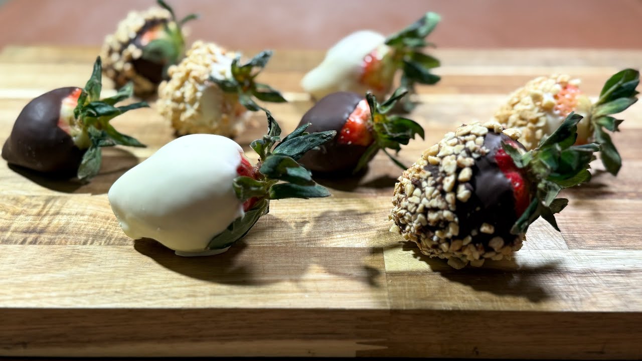 Easy Chocolate Covered Strawberries for Valentine’s Day. Romantic Dessert🍓 #strawberry #chocolate