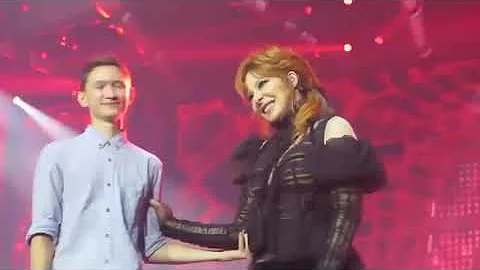 Mylene farmer entre rire et joie