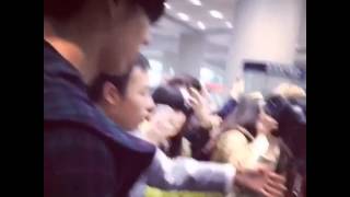 141130 Wu Yi Fan at PEK airport [̀9]