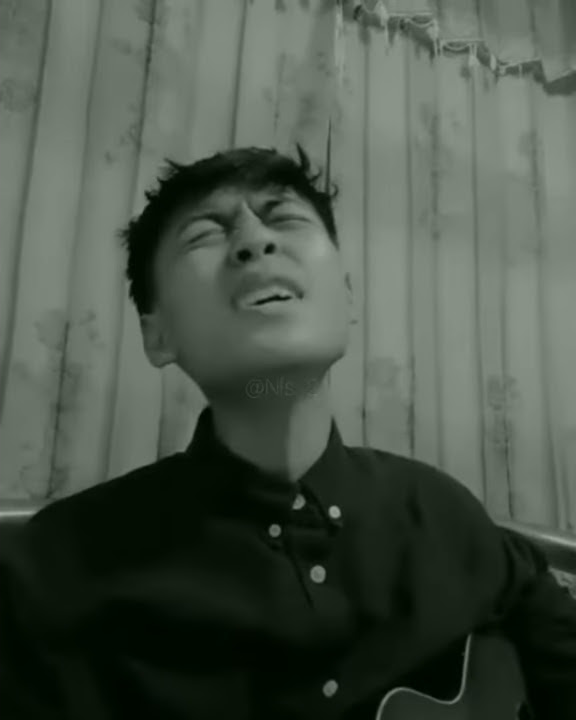 Story WA baper bermain gitar