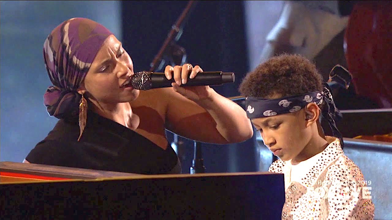 Download Alicia Keys & Her Son – Raise a Man / You Don't Know My Name – Live at iHeartRadio Music Awards 2019