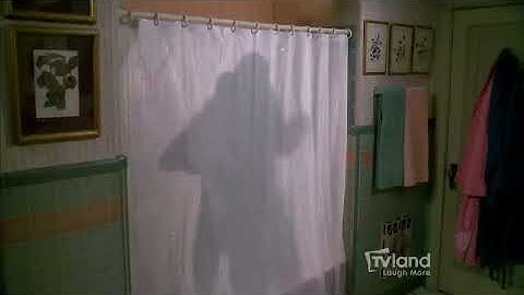 The King of Queens: Doug Sings in the Shower