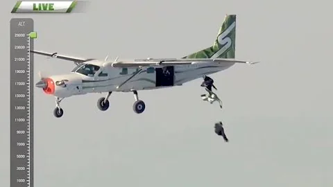 Air diver Luke Aikins breaks the world record by jumping from 7620 meters without a parachute