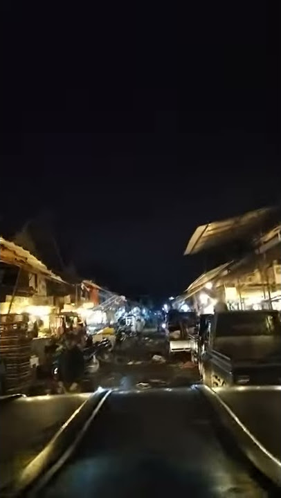 Suasana pasar caringin ( bandung)