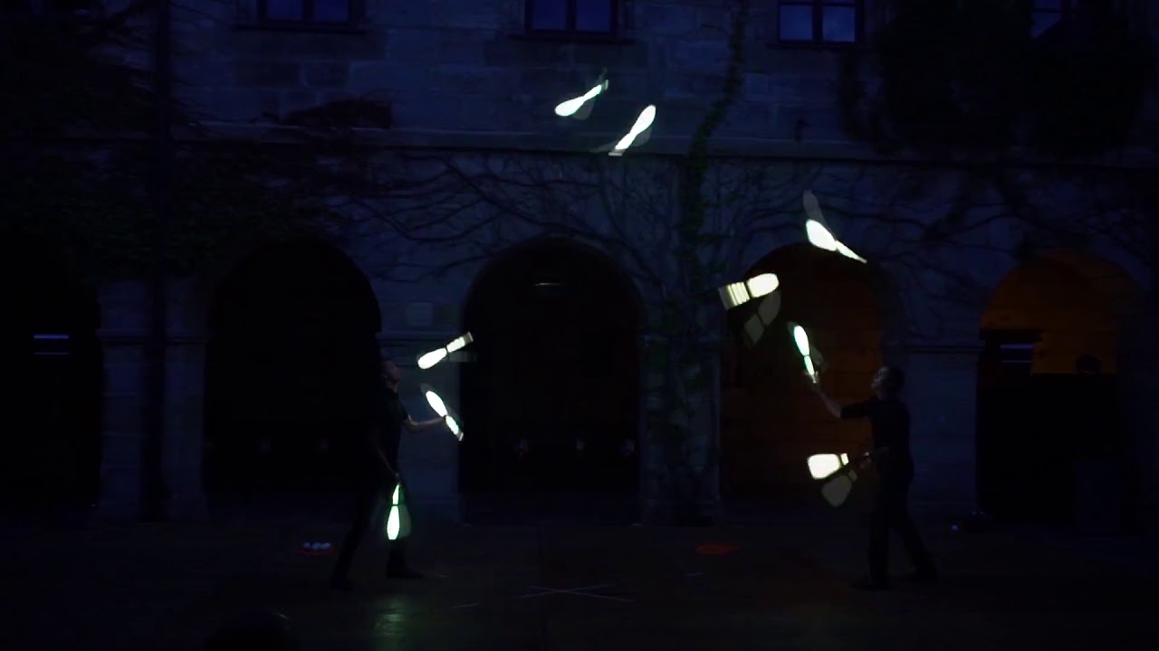 LED-Jonglage Duo presented by Sugar Office