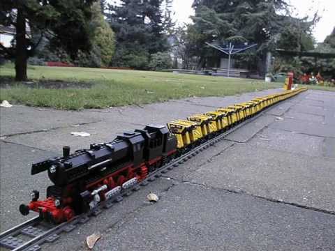 World Record - Longest pulled LEGO Train: 126 cars!