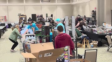 Collectors and more gather for Valleycon
