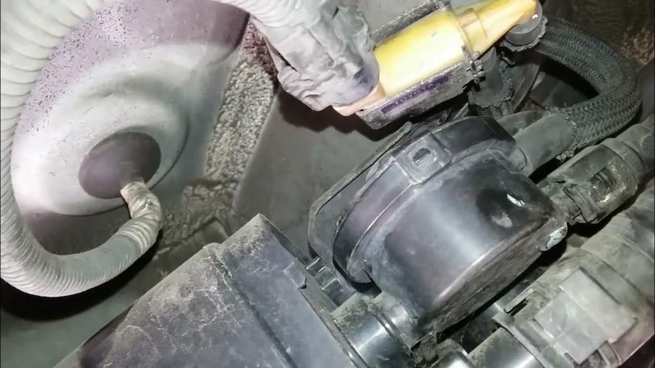 (Toyota Corolla) Diagnosing a P0442 EVAP small leak code - YouTube