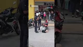 Download Lagu Knife-wielding woman injures 6 people in Kajang, Malaysia MP3 Download Lagu Knife-wielding woman injures 6 people in Kajang, Malaysia MP3