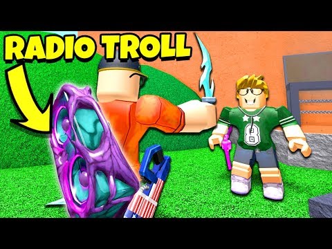 trolling-with-my-radio-in-roblox-murder-mystery-2!!