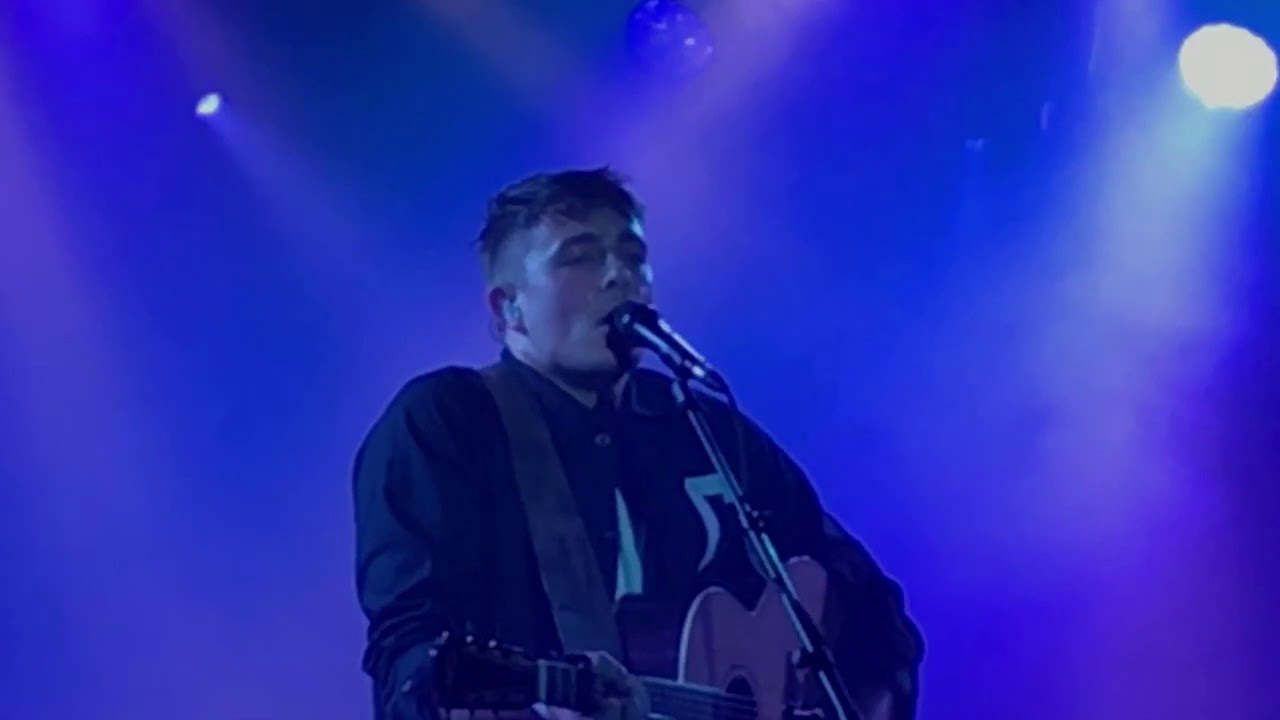 Dermot kennedy Young & Free paradiso noord YouTube
