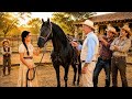Todos Riram Quando Ela Disse Que Domaria o Cavalo do Fazendeiro… Até Ela Subir na Sela 🐎🔥