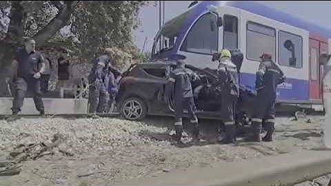 Πάτρα: Σύγκρουση τρένου του Προαστιακού με αυτοκίνητο – Απεγκλωβίστηκε ο οδηγός του ΙΧ
