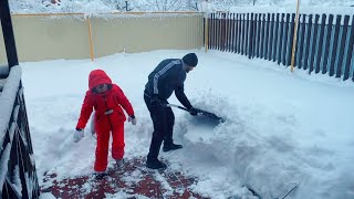 ВЛОГ На Кубань ПРИШЛА ЗИМА как на Урале ! Дети играют со снегом, а взрослые работают ! @MiliVanilly