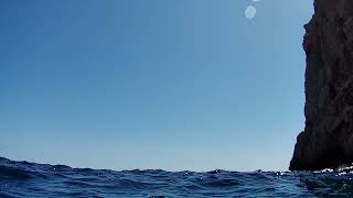Bajando al mar por un acantilado empinado, Mallorca 2022.