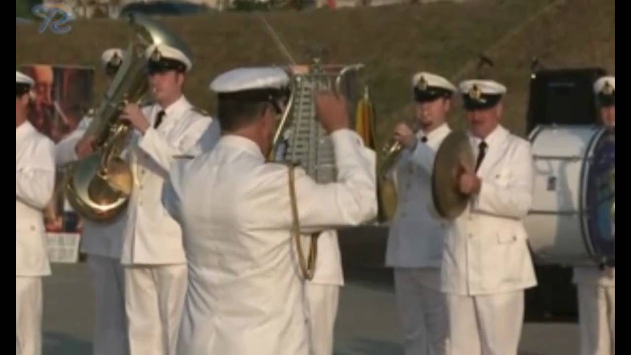 Einmarsch Ehrenformation Wachbataillon Marinemusikkorps Außerdienststellung Fregatte LÜBECK (Marine)
