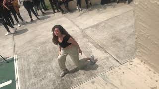 Baile de estudiante protestando contra el acoso y violencia sexual se hace viral