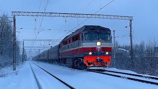 С Новым Годом! Тепловоз ТЭП70-0240 с пассажирским поездом №350 Костомукша-СПб на станции Полюстрово