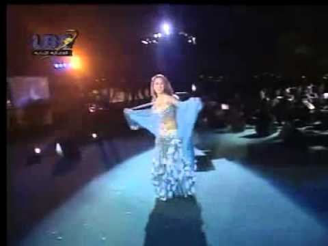 Bellydancer Elissar full routine