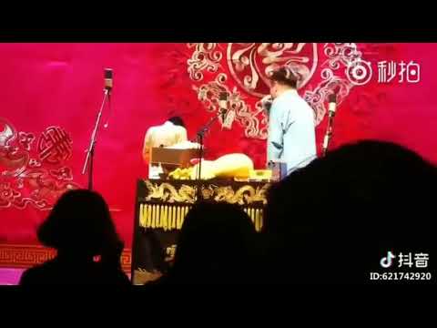 德云社｜秦霄贤怎么又和话筒干上了？一开头就磕下巴