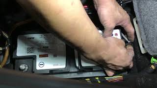 BMW 325i N52N - Battery Change