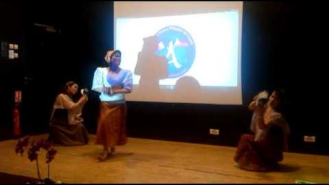 Bakya Mo Neneng perform by 3 Filipina in France / Philippine Folk dance