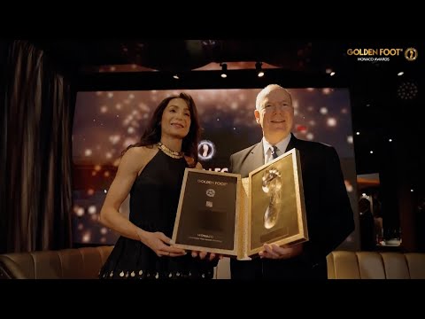 نادیه ندیم فوتبالیست دنمارکی اهل افغانستان برنده جایزه پای طلایی فوتبال 2025 در بخش زنان شد 