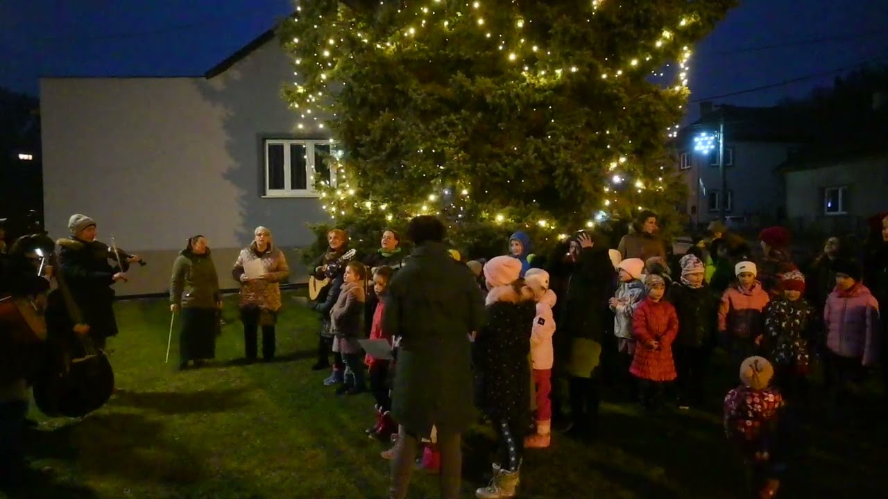 Zpívání u vánočního stromečku a školní besídka - 18. prosince 2024 - koledy u stromečku