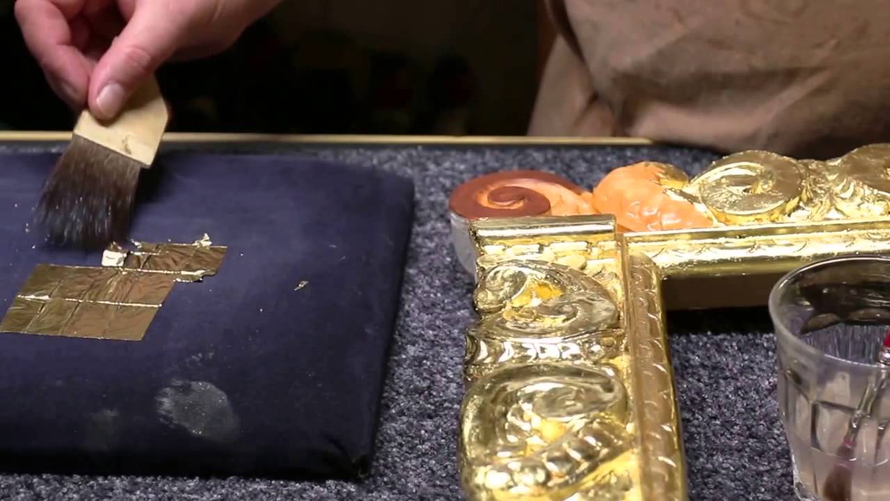 Artigiani live: la doratura in oro zecchino di una cornice. By Gabriele Maselli