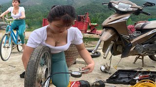 The genius girl repairs and replaces motorbike tubes and maintains the engine for the old lady