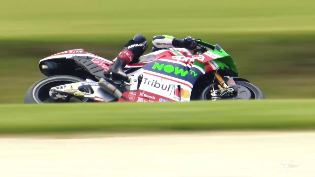 girls like you 2017 #AustralianGP - Aprilia in action