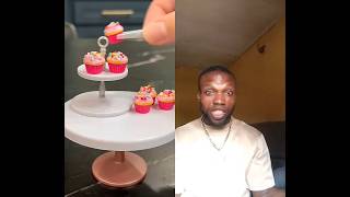 Making mini cupcakes 🧁🧁