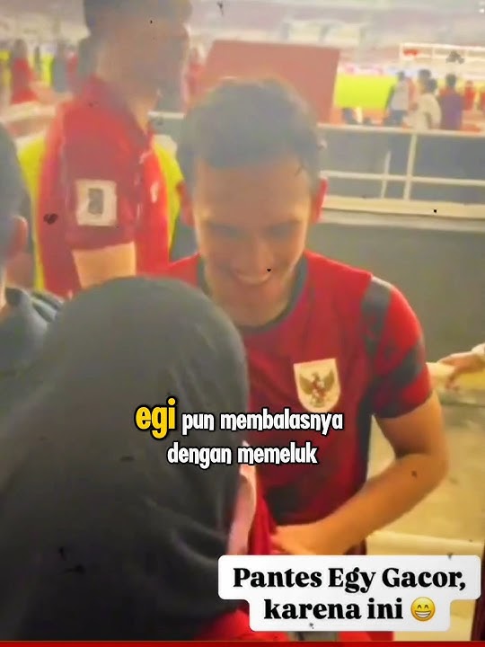 Viral momen haru Egy Maulana Vikri cari dan peluk istrinya di tribun penonton#shorts