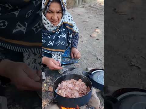 وقتی پیک نیک میریم سوسیس می خوریم