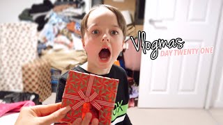 Surprise! We are going.. &amp; Wrapping Presents! VLOGMAS DAY 21!