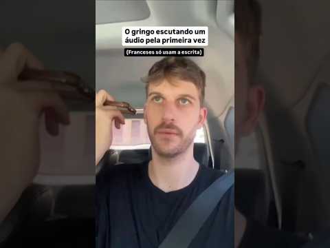 O gringo escutando áudio pela primeira vez