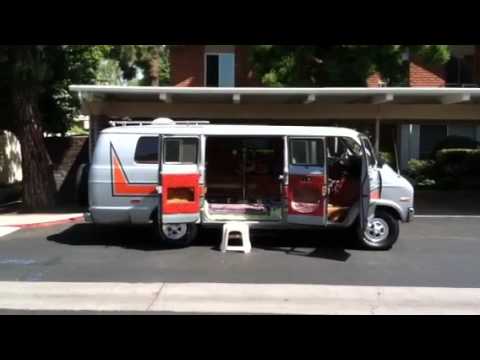1977 Dodge B-200 maxivan - YouTube