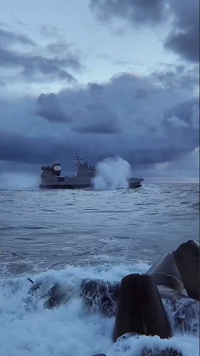 Малый десантный корабль на воздушной подушке МДКВП «Мордовия». - YouTube