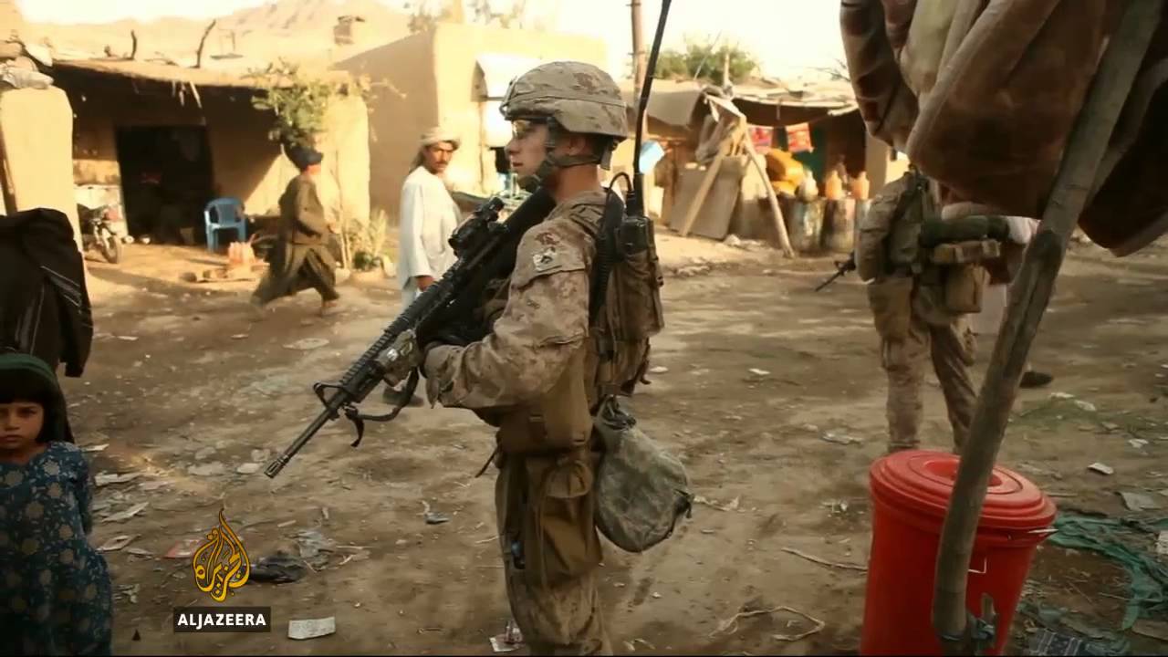 برنامج "الحياة في بريطانيا" يمنح المترجمين الأفغان جوائز - قناة الجزيرة البلقان