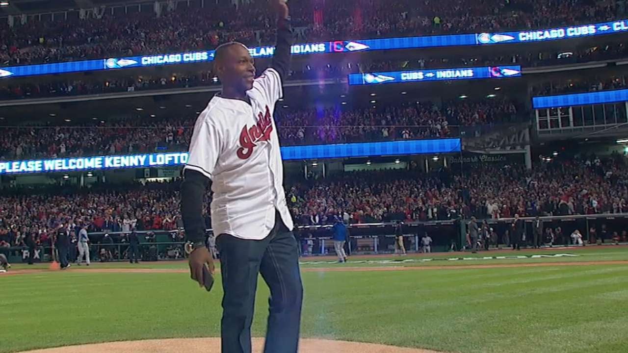 WS2016 Gm1: Kenny Lofton throws out first pitch 