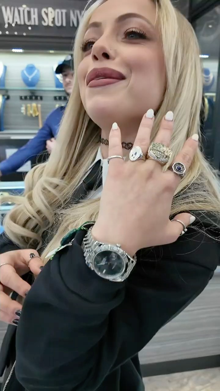 Moses Jewelry hooked it up for Liv Morgan and Dominik! That's a beautiful first Rolex, Liv! ?⌚