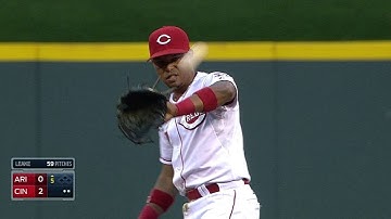 ARI@CIN: Santiago makes sliding grab, gets the out