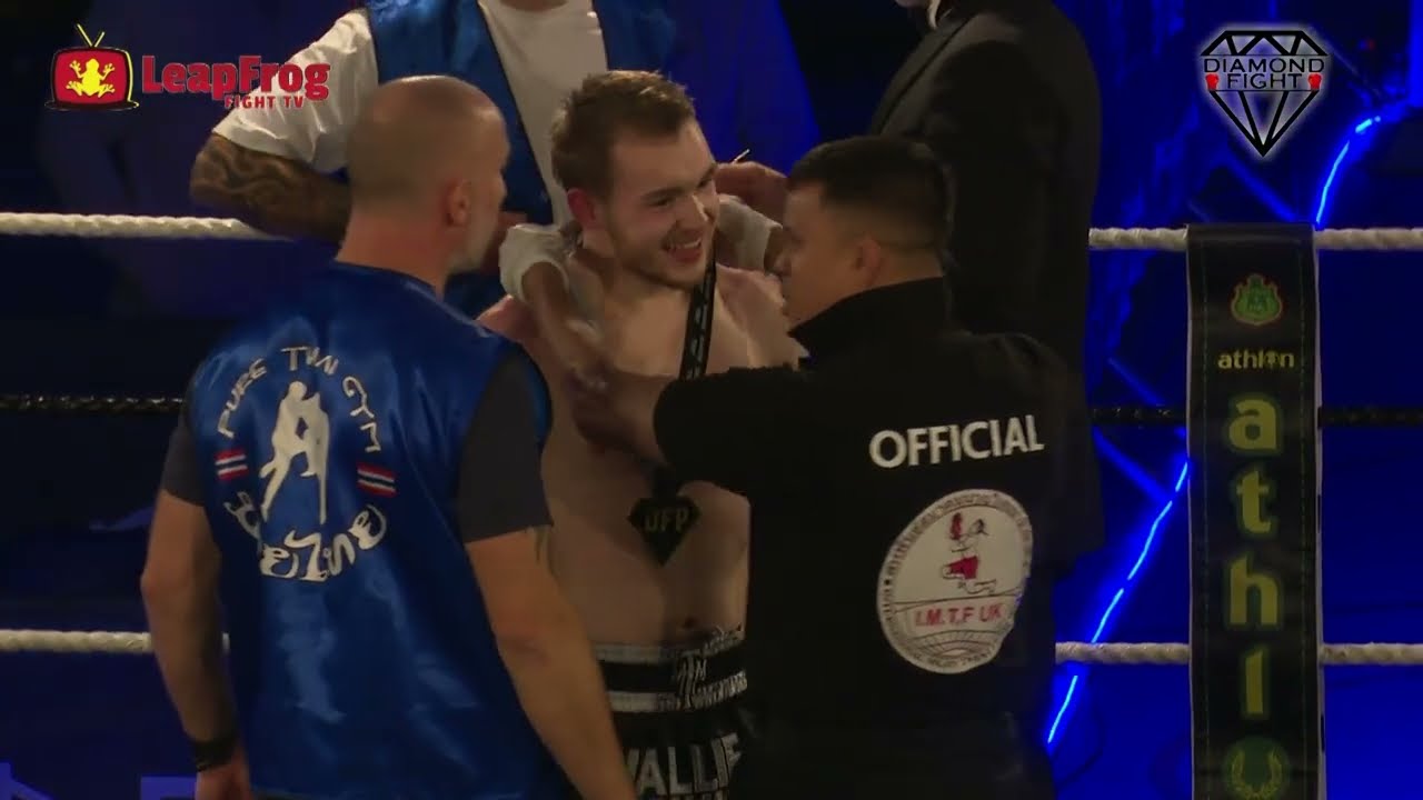 Luke Kerr vs Leon Wall