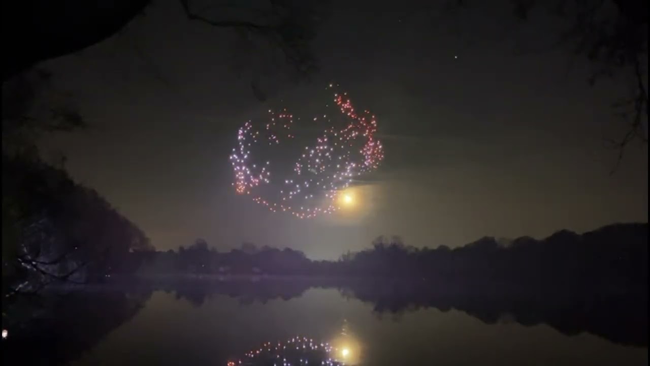 Fête des lumières 2025 : revoir le spectacle de drones au parc de la Tête d'Or