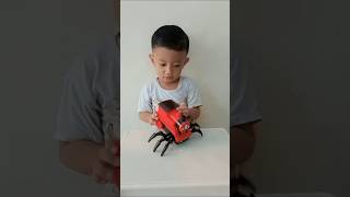 Merakit mainan #choochoocharles #keretahantu #thomaslabalaba #merakitmainan #dayyanabizar