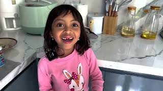 PERTAMA KALI LEXIE MAKAN DI MASAKIN LEIKA & BUNDA 😍LEIKA BISA NYUAPIN ADIK BAYI LEXIE