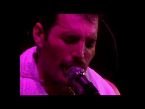 Queen - We Are The Champions (Live at Milton Keynes Bowl, 1982)
